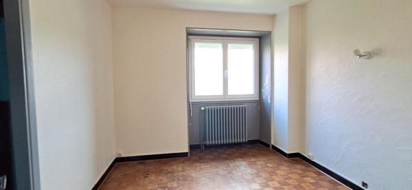 Maison de village 96 m2 3 chambres en bon état