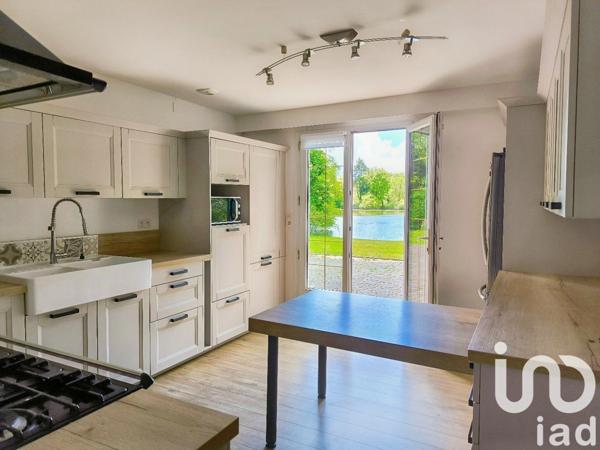 Maison traditionnelle 9 pièces de 217 m² à Saint-Avé (56890)