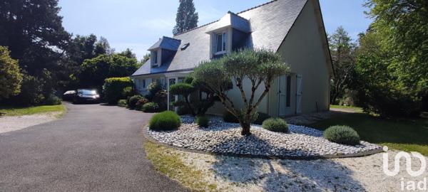 Maison traditionnelle 9 pièces de 217 m² à Saint-Avé (56890)