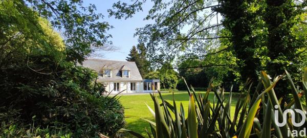 Maison traditionnelle 9 pièces de 217 m² à Saint-Avé (56890)