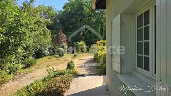 Une propriété familiale de caractère avec piscine et vue dominante aux portes de Périgueux
