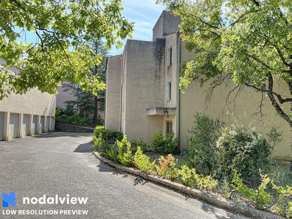 Studio avec loggia et grand garage