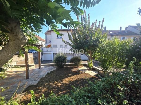 Grand duplex familial de 143 m² avec 2 garages et jardin privatif