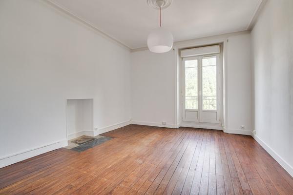 A VENDRE EN EXCLUSIVITE NANTES ROND-PONT-DE RENNES SPACIEUX TYPE 2 ENTIEREMENT RENOVE