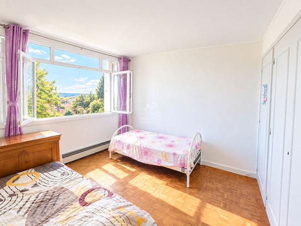 Appartement Verneuil Sur Seine 4 pièce(s) 69 m2 149 000 € **  - Référence  1833