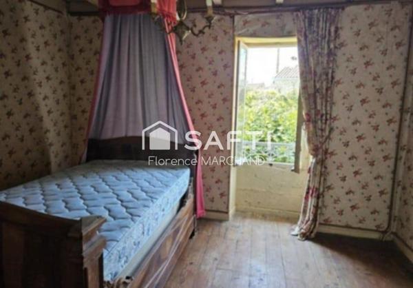 MAISON À RÉNOVER AVEC DÉPENDANCES - TRÈS BEAU POTENTIEL