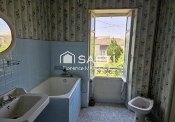 MAISON À RÉNOVER AVEC DÉPENDANCES - TRÈS BEAU POTENTIEL