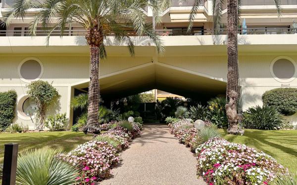 Appartement à vendre    2 pièces • 58 m2 Cannes