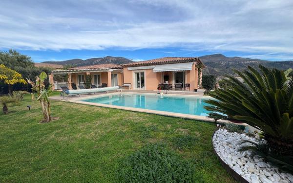 Maison à vendre    4 pièces •  Carros