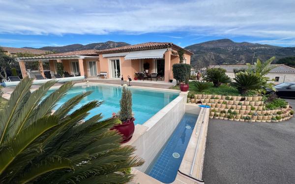 Maison à vendre    4 pièces •  Carros