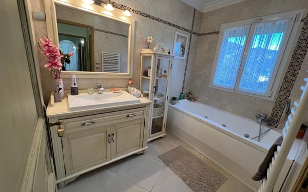 Maison à vendre    4 pièces •  Carros