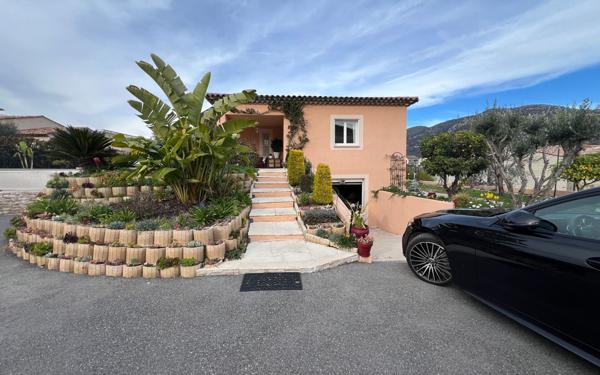 Maison à vendre    4 pièces •  Carros