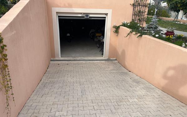 Maison à vendre    4 pièces •  Carros