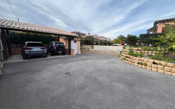 Maison à vendre    4 pièces •  Carros