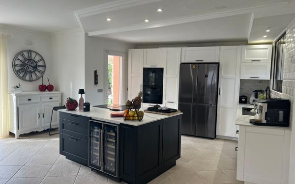 Maison à vendre    4 pièces •  Carros