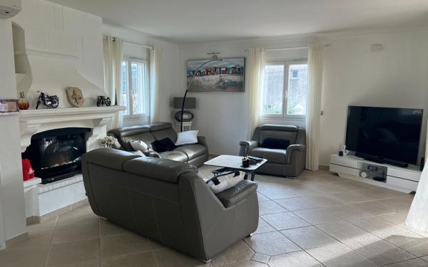 Maison à vendre    4 pièces •  Carros