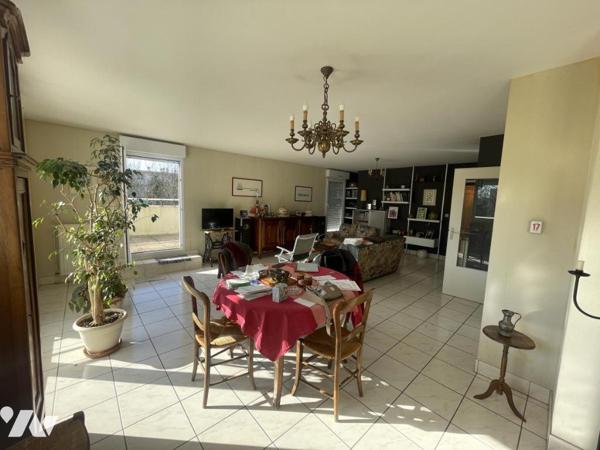 A vendre REZE - Appartement avec grande terrasse, balcon, parking et box 