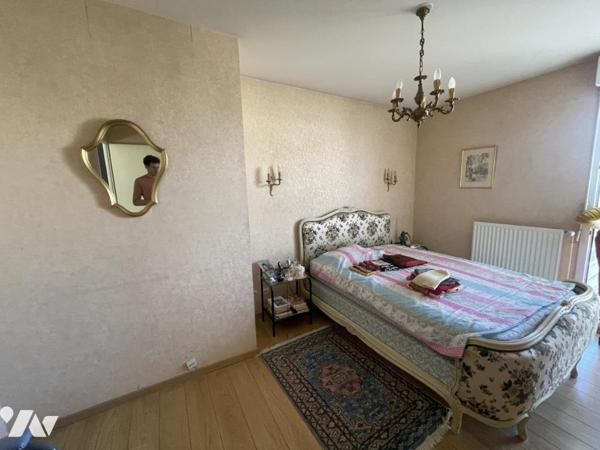 A vendre REZE - Appartement avec grande terrasse, balcon, parking et box 