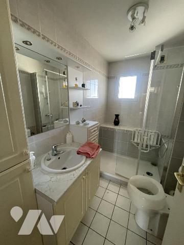 A vendre REZE - Appartement avec grande terrasse, balcon, parking et box 