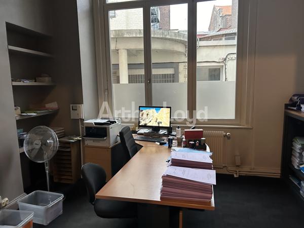 À vendre : Bureaux spacieux et lumineux au coeur d'un quartier dynamique de Roubaix - Accessibilité optimale et forte attractivité