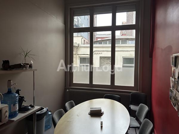 À vendre : Bureaux spacieux et lumineux au coeur d'un quartier dynamique de Roubaix - Accessibilité optimale et forte attractivité