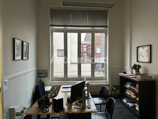 À vendre : Bureaux spacieux et lumineux au coeur d'un quartier dynamique de Roubaix - Accessibilité optimale et forte attractivité