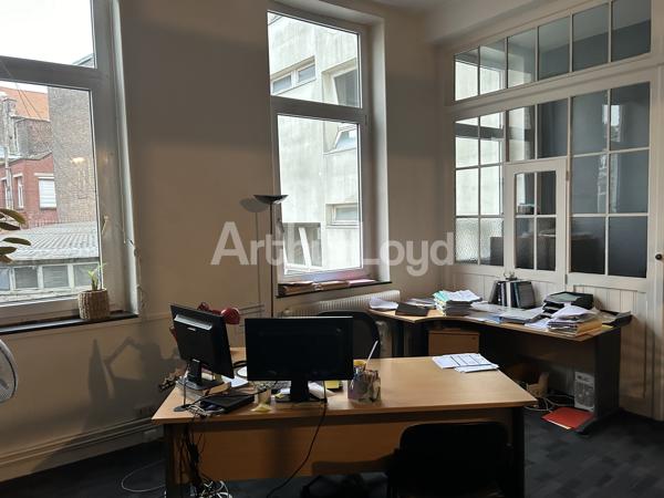 À vendre : Bureaux spacieux et lumineux au coeur d'un quartier dynamique de Roubaix - Accessibilité optimale et forte attractivité