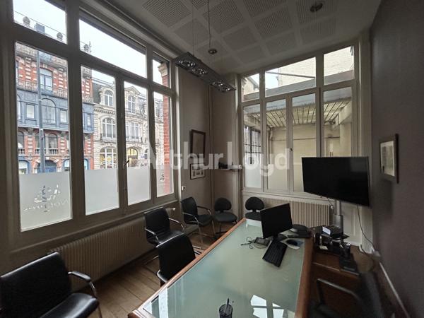 À vendre : Bureaux spacieux et lumineux au coeur d'un quartier dynamique de Roubaix - Accessibilité optimale et forte attractivité