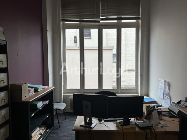 À vendre : Bureaux spacieux et lumineux au coeur d'un quartier dynamique de Roubaix - Accessibilité optimale et forte attractivité