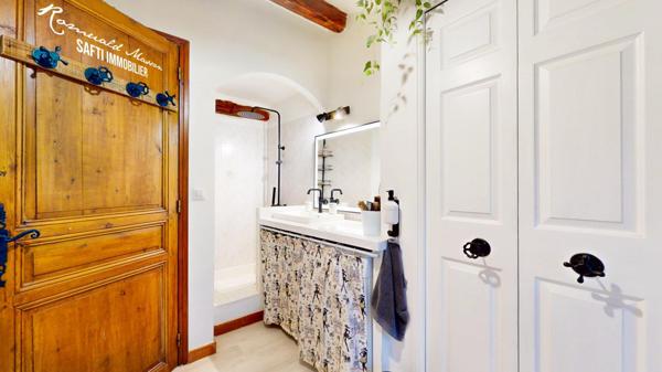 Maison de village 4 pièces avec terrasse, garage et cave