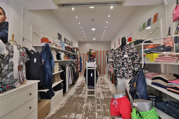 Magasin Prêt à porter - Equipement à la personne - sur le Port