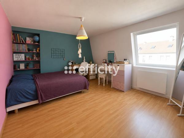 Appartement
         7 pièces
        - 171 m² Exclusivité 329 000 € *