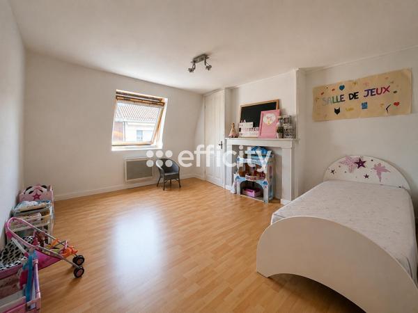 Appartement
         7 pièces
        - 171 m² Exclusivité 329 000 € *