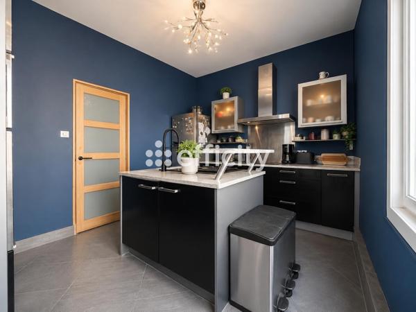 Appartement
         7 pièces
        - 171 m² Exclusivité 329 000 € *