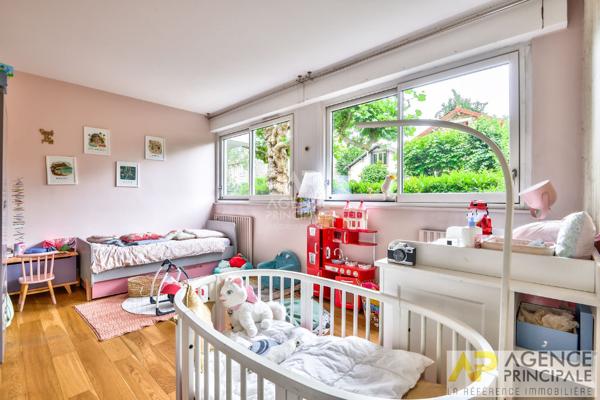 Appartement Chatou 5 pièce(s) 113 m² 669 000 € **  - Référence  158824