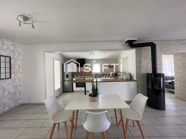À deux pas des commerces : maison lumineuse   piscine