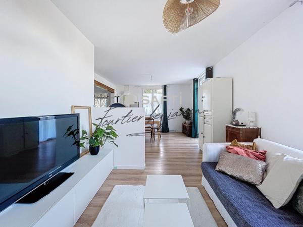 Maison rénovée, 3 pièces, premières commodités sur place