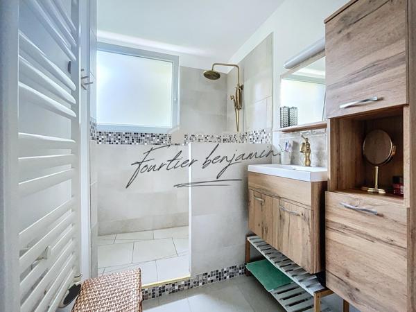 Maison rénovée, 3 pièces, premières commodités sur place