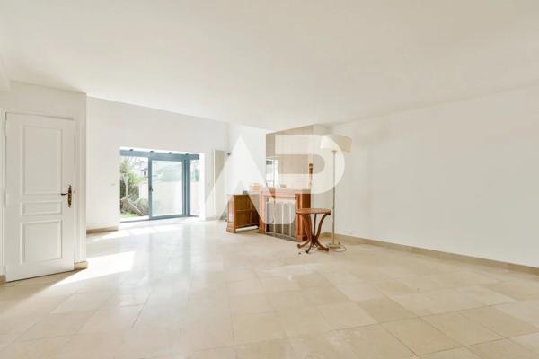 Maison d'environ 150m² avec jardin proche du bois de Clamart 849 000 € ** - Référence 7245071R