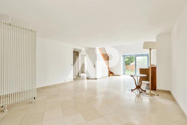 Maison d'environ 150m² avec jardin proche du bois de Clamart 849 000 € ** - Référence 7245071R