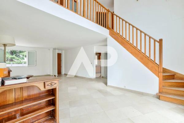 Maison d'environ 150m² avec jardin proche du bois de Clamart 849 000 € ** - Référence 7245071R
