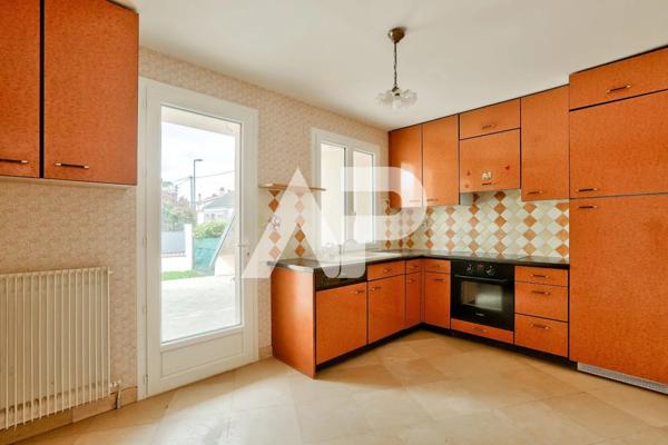 Maison d'environ 150m² avec jardin proche du bois de Clamart 849 000 € ** - Référence 7245071R