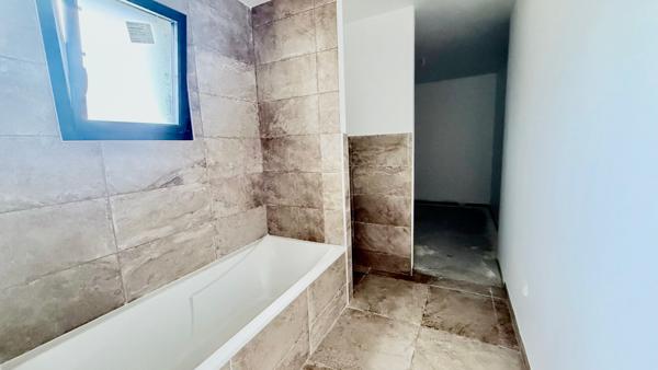 Maison a vendre  RT 2020  Saint Mars Du Désert 5 pièce(s) 140 m2-Bourg .