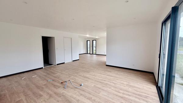 Maison a vendre  RT 2020  Saint Mars Du Désert 5 pièce(s) 140 m2-Bourg .