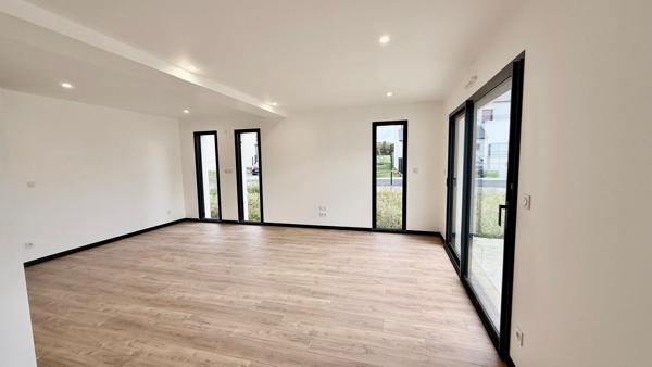 Maison a vendre  RT 2020  Saint Mars Du Désert 5 pièce(s) 140 m2-Bourg .