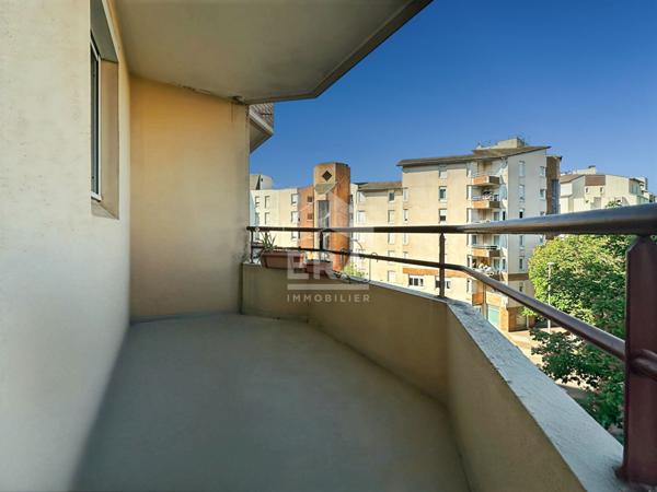 Appartement Creteil 2 pièce(s) de 51.26 avec balcon / terrasse et place de parking