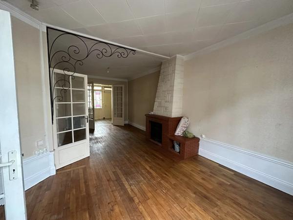 Location                                                      Maison
                        
                     4 pièces                      106 m2                     à Saint-Quentin