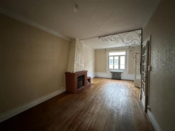 Location                                                      Maison
                        
                     4 pièces                      106 m2                     à Saint-Quentin