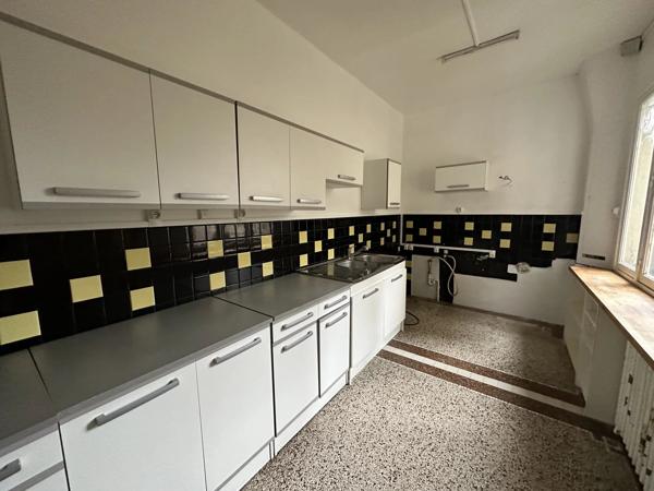 Location                                                      Maison
                        
                     4 pièces                      106 m2                     à Saint-Quentin