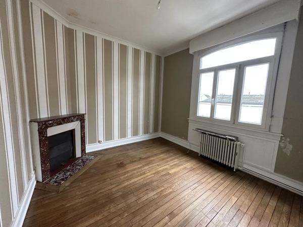 Location                                                      Maison
                        
                     4 pièces                      106 m2                     à Saint-Quentin